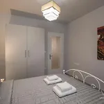 The Emerald City Central Apartment, 2-Bdrms